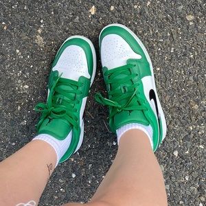 pine green jordan 1! 💚 (gs size 7)
